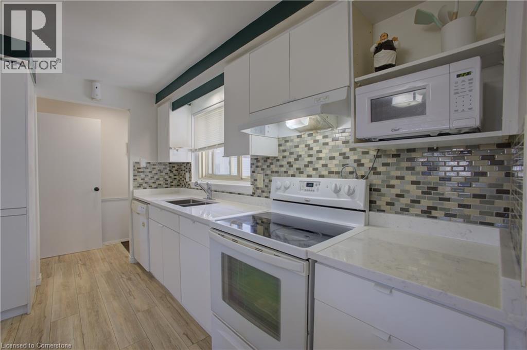 Photo 3 of 173 Hazelglen Drive, Kitchener ON