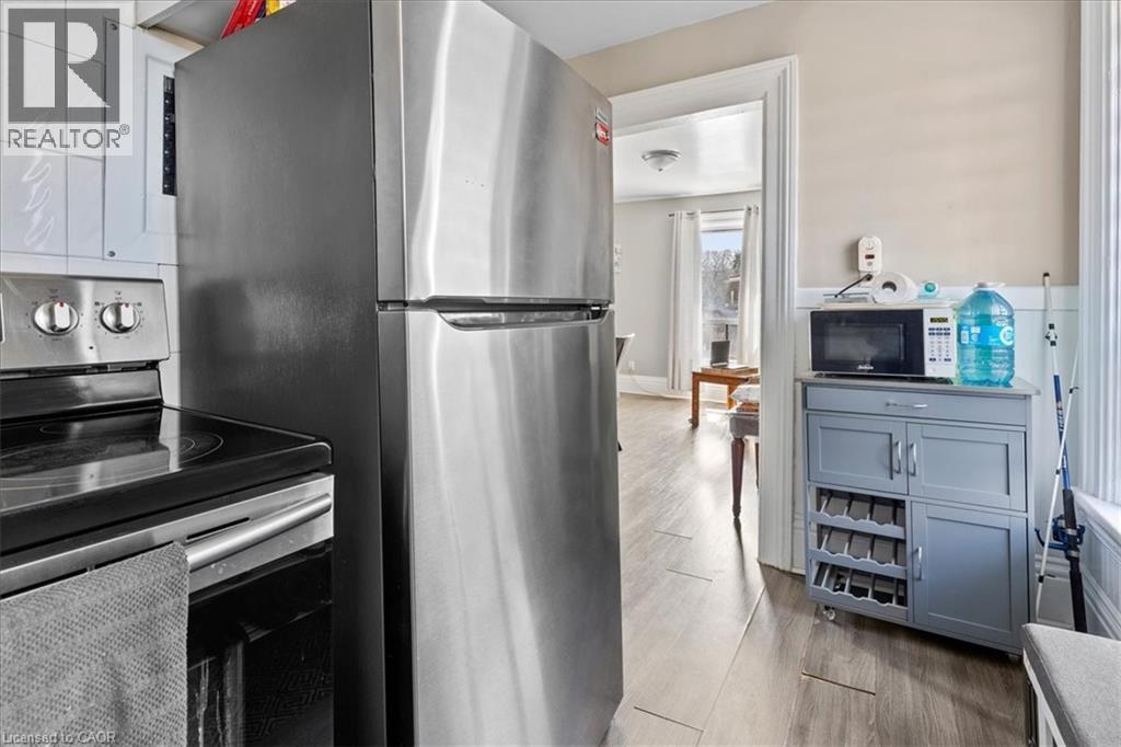 Photo 3 of 135 Sherwood Drive, Brantford ON