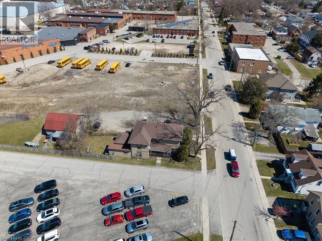 Photo 29 of 135 Sherwood Drive, Brantford ON