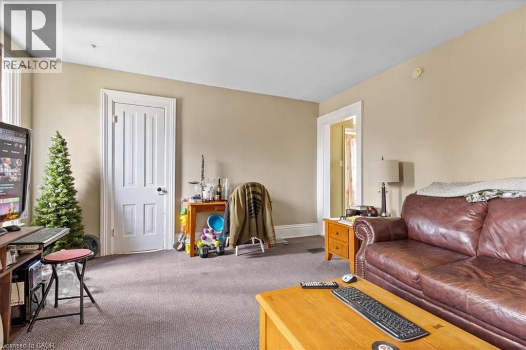 Photo 7 of 135 Sherwood Drive, Brantford ON