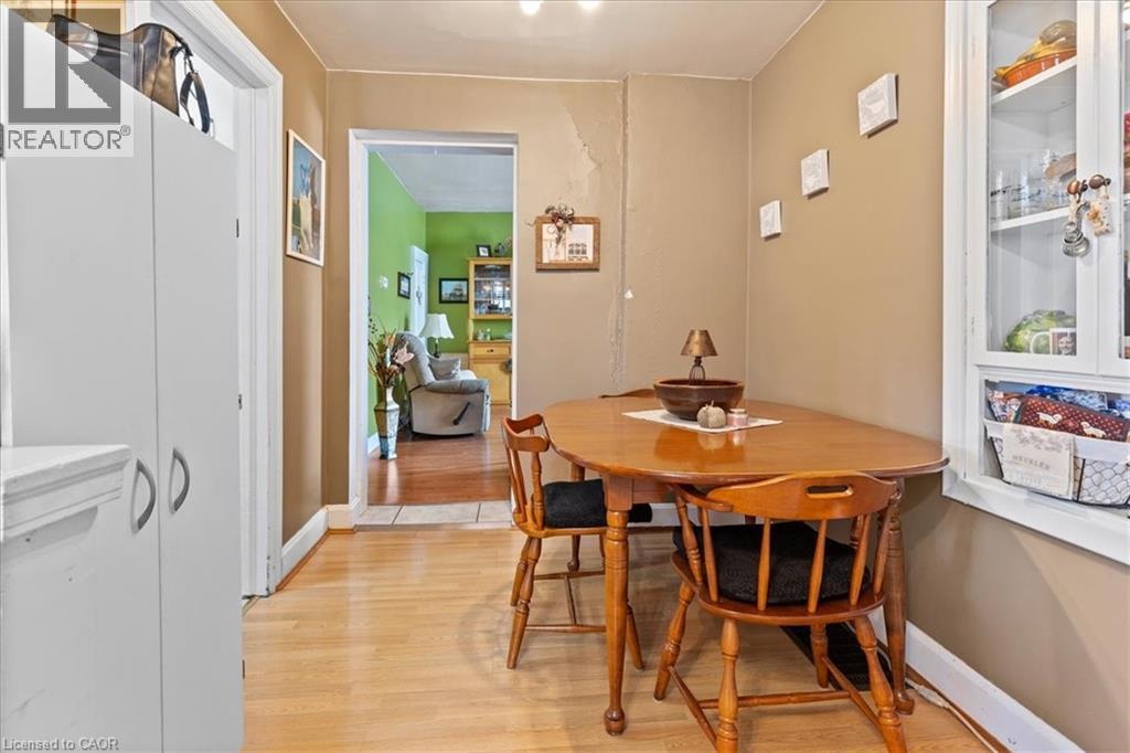 Photo 16 of 135 Sherwood Drive, Brantford ON