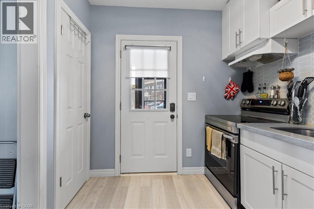 Photo 31 of 135 Sherwood Drive, Brantford ON