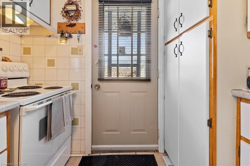 Photo 21 of 135 Sherwood Drive, Brantford ON
