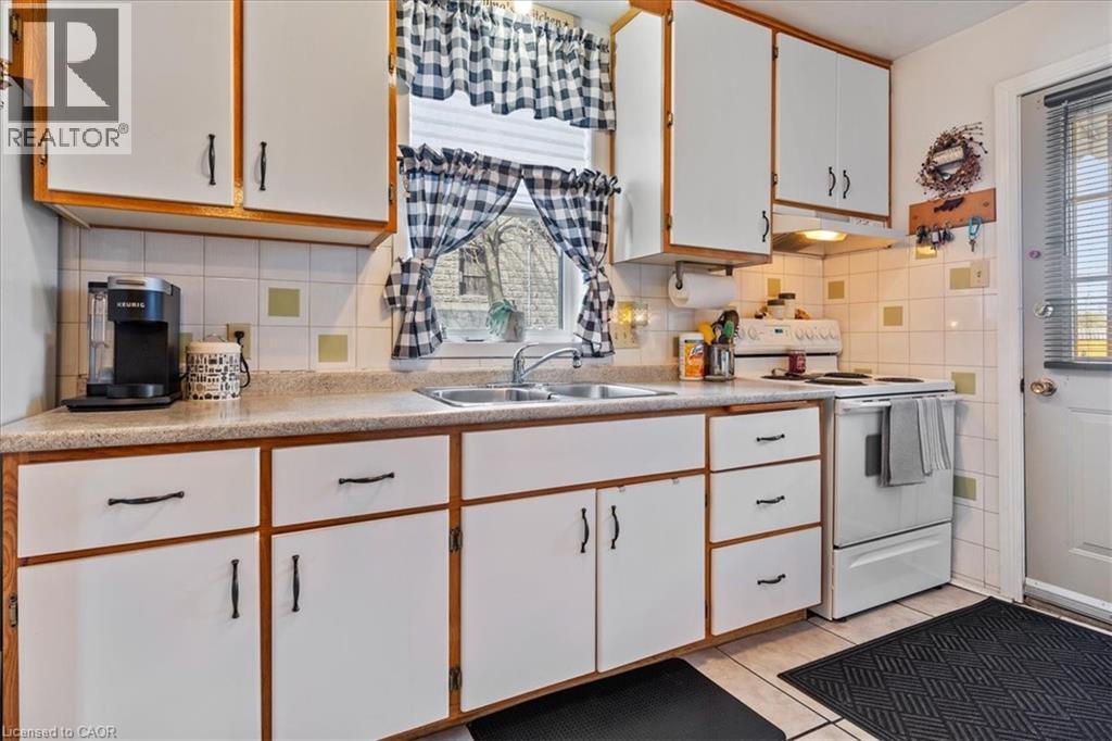 Photo 13 of 135 Sherwood Drive, Brantford ON