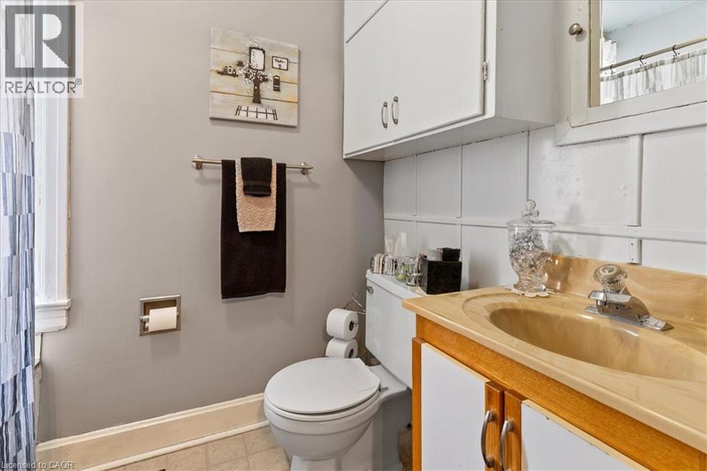 Photo 22 of 135 Sherwood Drive, Brantford ON