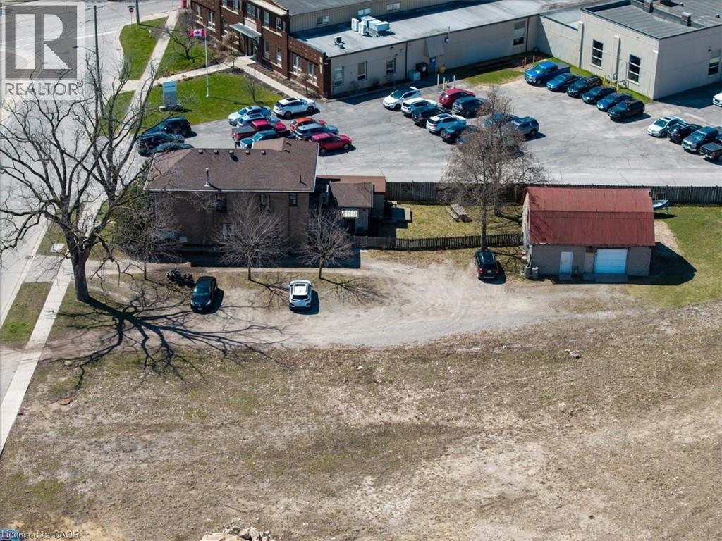 Photo 12 of 135 Sherwood Drive, Brantford ON