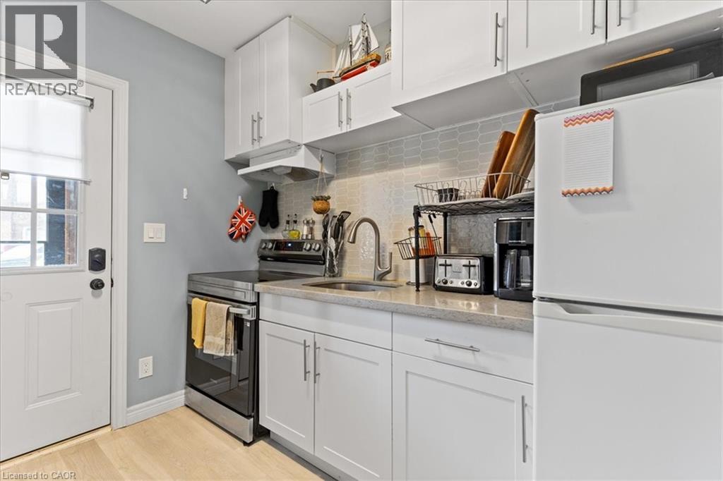 Photo 4 of 135 Sherwood Drive, Brantford ON