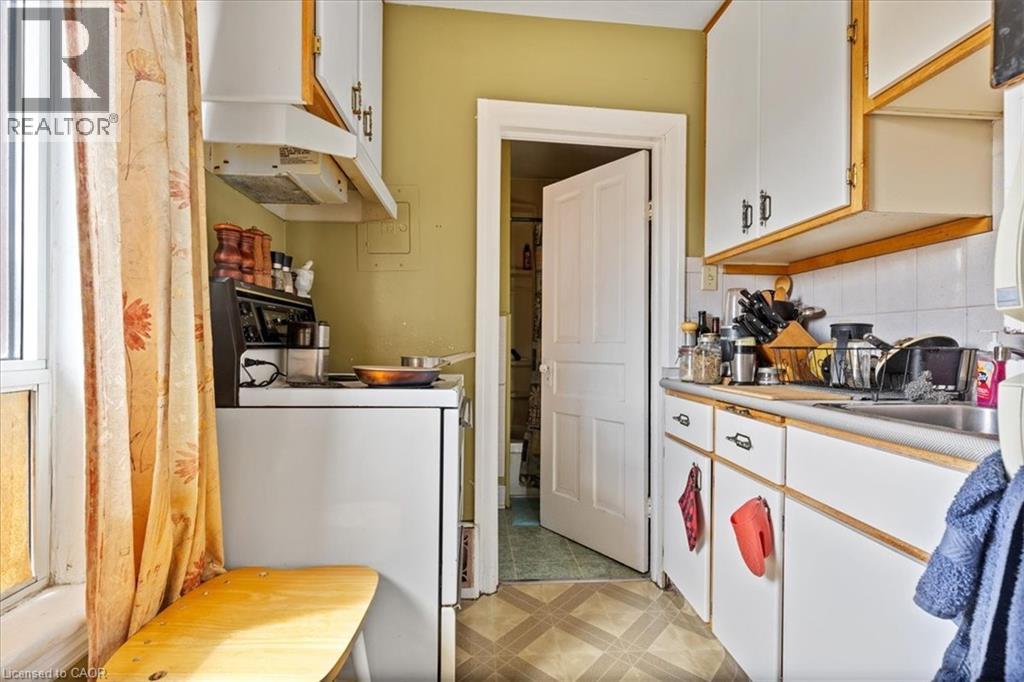 Photo 6 of 135 Sherwood Drive, Brantford ON