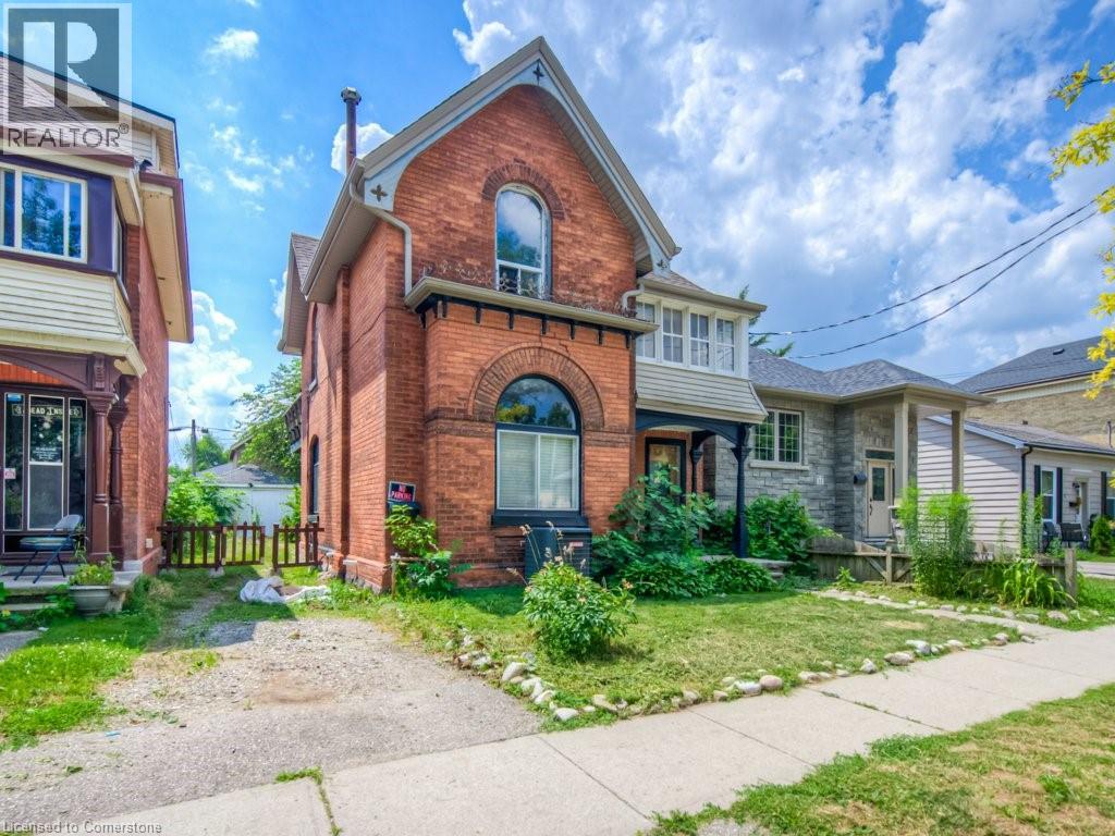 Photo 35 of 13 Sarah Street, Brantford ON