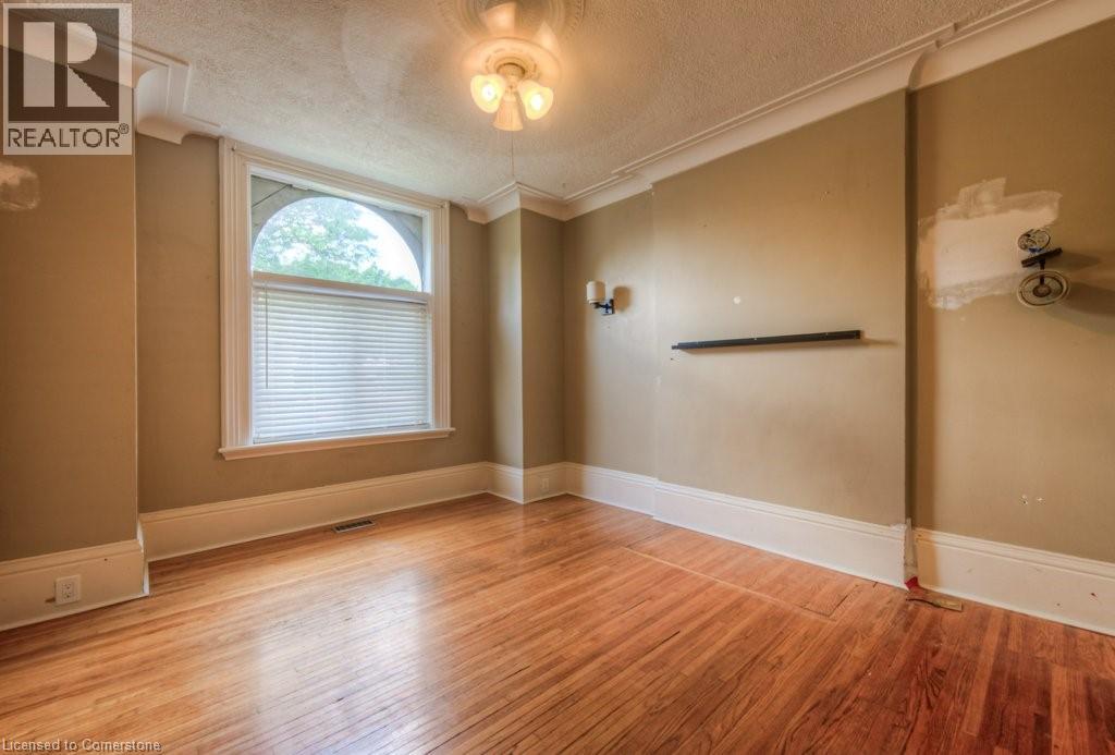Photo 34 of 13 Sarah Street, Brantford ON