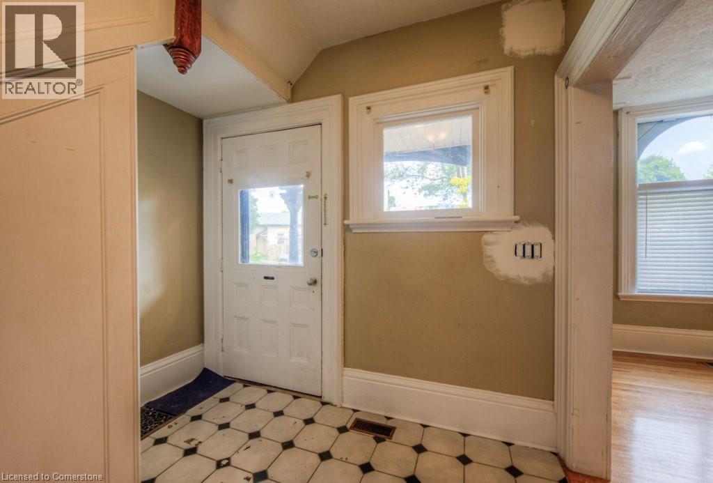 Photo 24 of 13 Sarah Street, Brantford ON