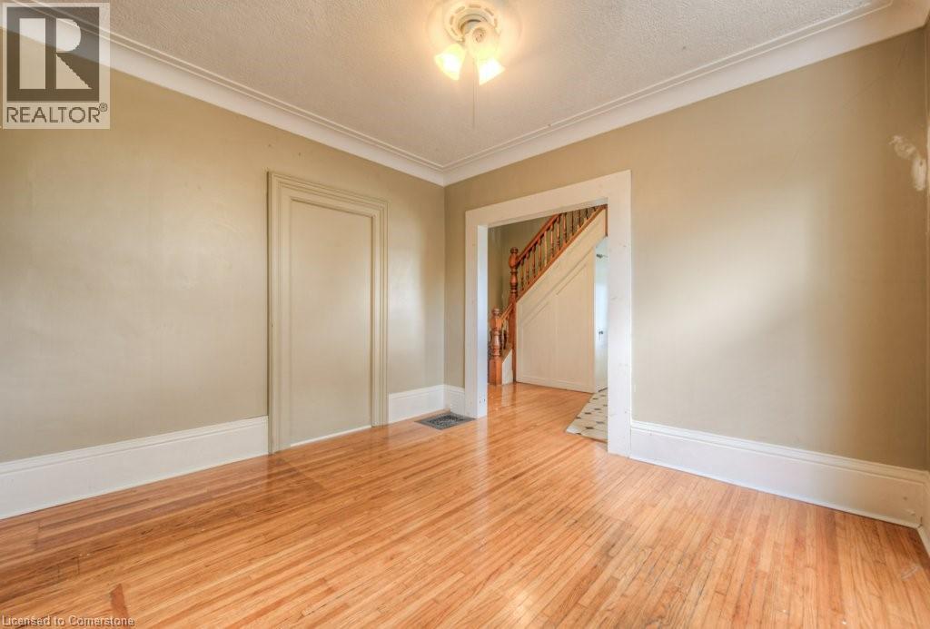 Photo 14 of 13 Sarah Street, Brantford ON