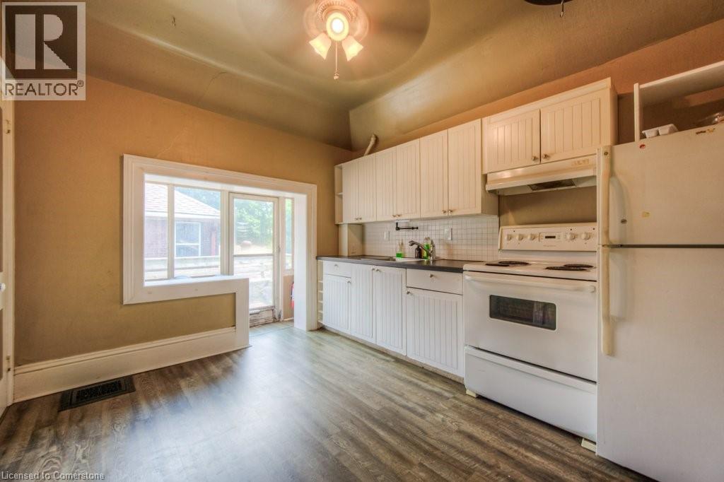 Photo 33 of 13 Sarah Street, Brantford ON
