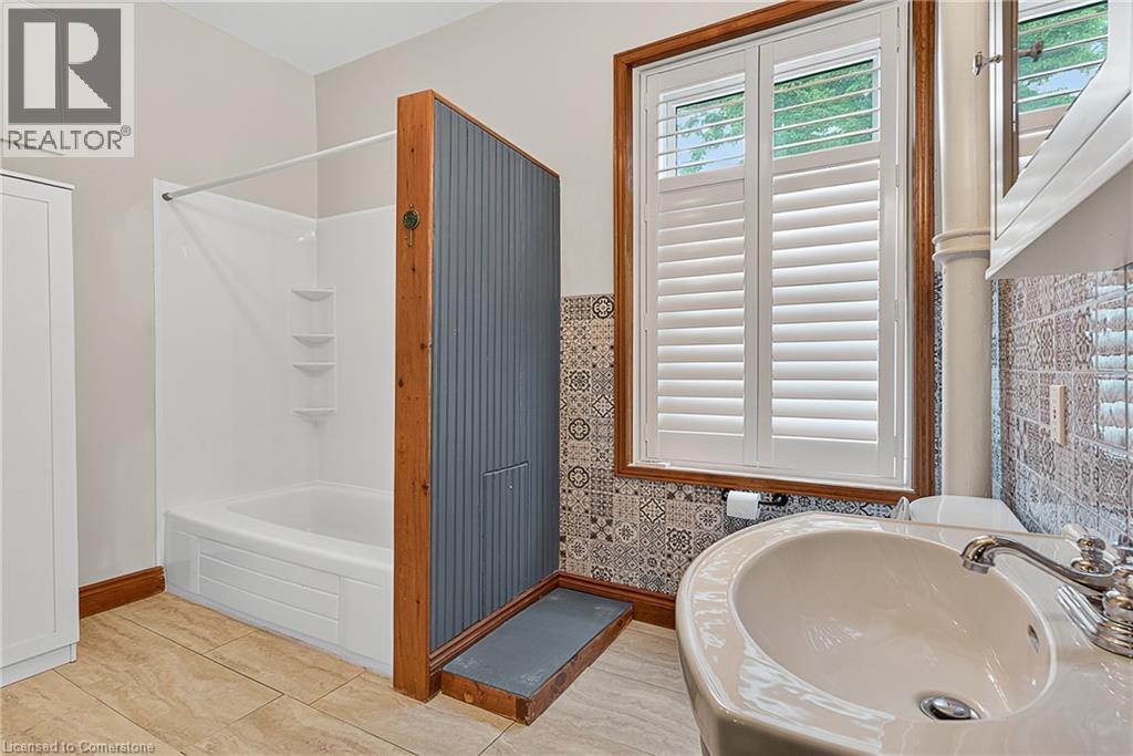 Photo 23 of 42 Mcnaughton Street, Cambridge ON