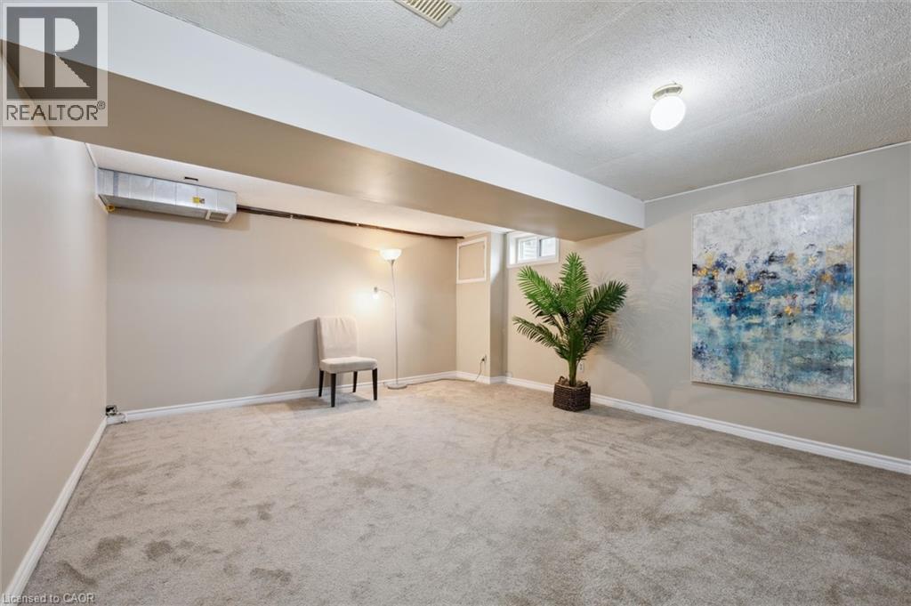 Photo 25 of 302 Bluevale Street N Unit D, Waterloo ON