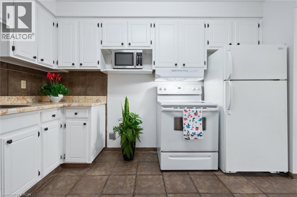 Photo 13 of 302 Bluevale Street N Unit D, Waterloo ON