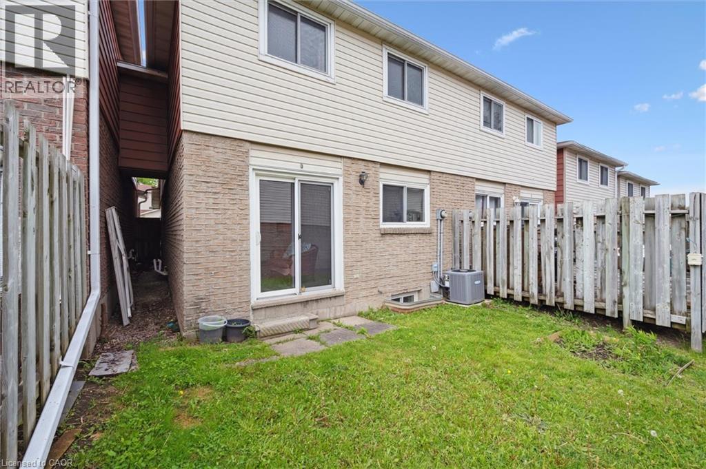 Photo 31 of 302 Bluevale Street N Unit D, Waterloo ON