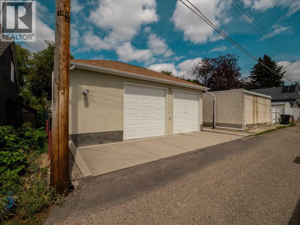 Single Family House Bungalow for Sale in   Avenue S Victoria Park Lethbridge 