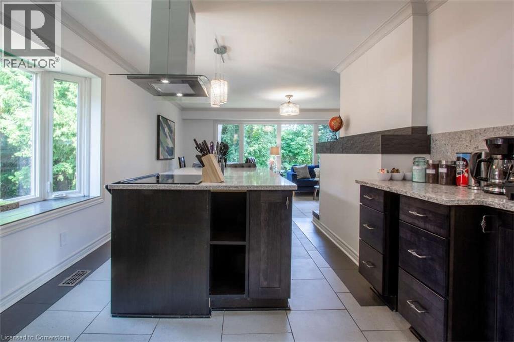 Photo 13 of 3438 Enniskillen Circle, Mississauga ON