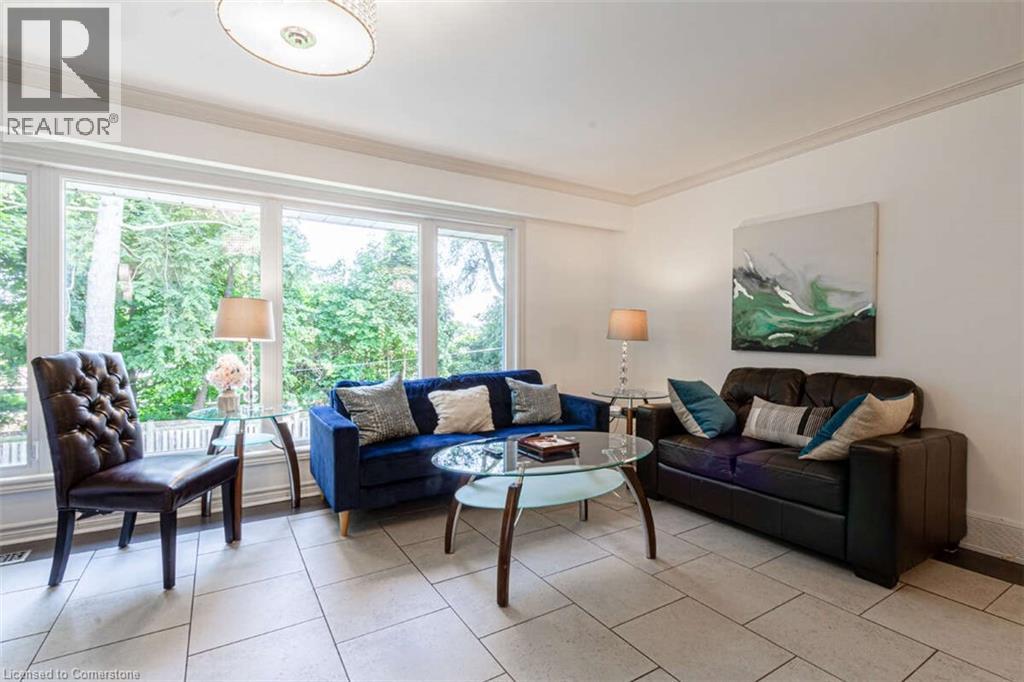 Photo 10 of 3438 Enniskillen Circle, Mississauga ON
