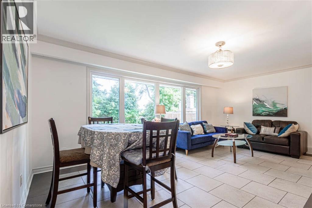Photo 8 of 3438 Enniskillen Circle, Mississauga ON