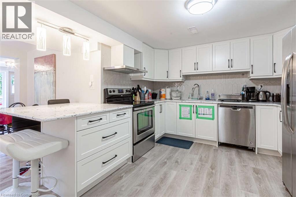 Photo 27 of 3438 Enniskillen Circle, Mississauga ON