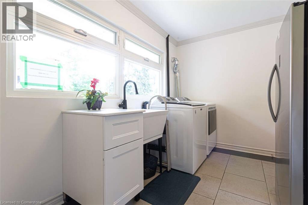 Photo 15 of 3438 Enniskillen Circle, Mississauga ON