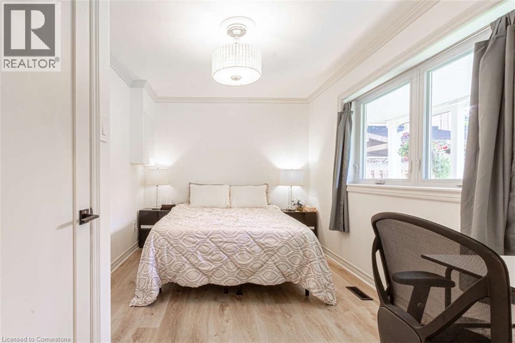 Photo 20 of 3438 Enniskillen Circle, Mississauga ON