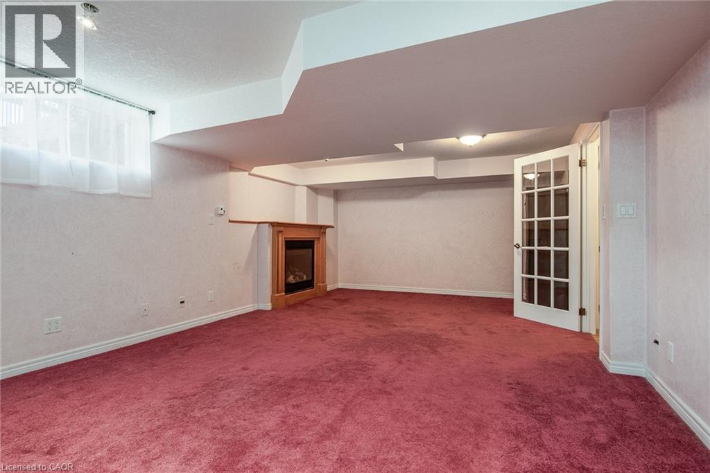 Photo 10 of 35 Yarrow Court, Kitchener ON