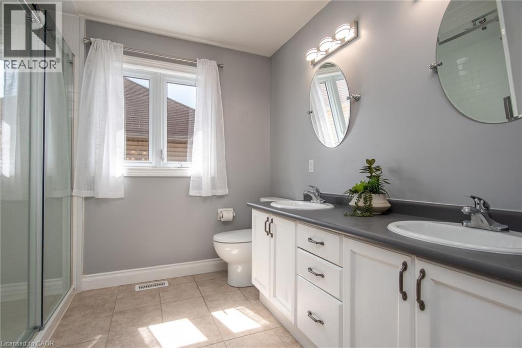 Photo 37 of 35 Yarrow Court, Kitchener ON