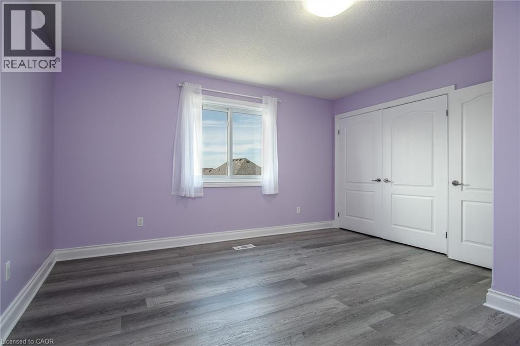 Photo 9 of 35 Yarrow Court, Kitchener ON