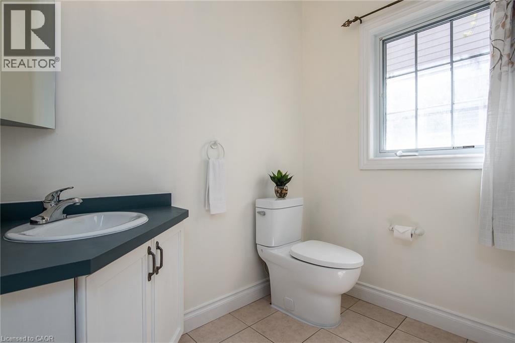 Photo 14 of 35 Yarrow Court, Kitchener ON