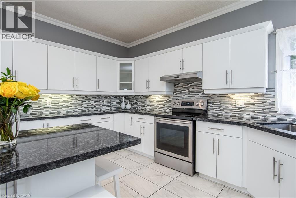 Photo 18 of 35 Yarrow Court, Kitchener ON