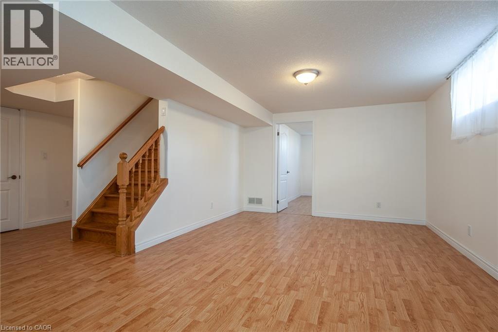 Photo 38 of 35 Yarrow Court, Kitchener ON