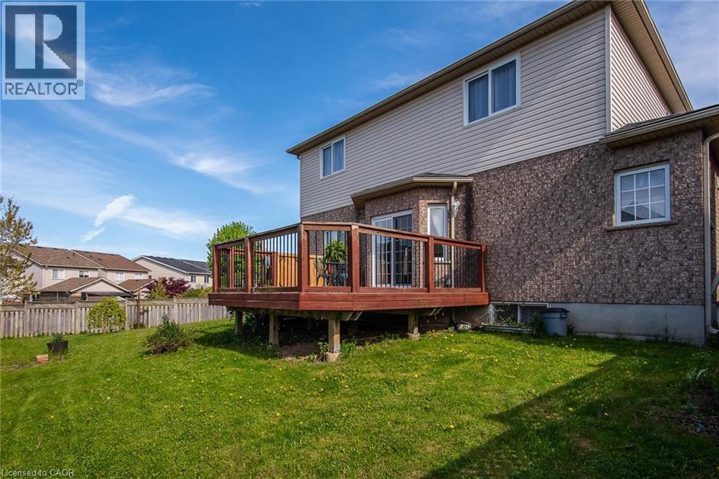 Photo 6 of 35 Yarrow Court, Kitchener ON