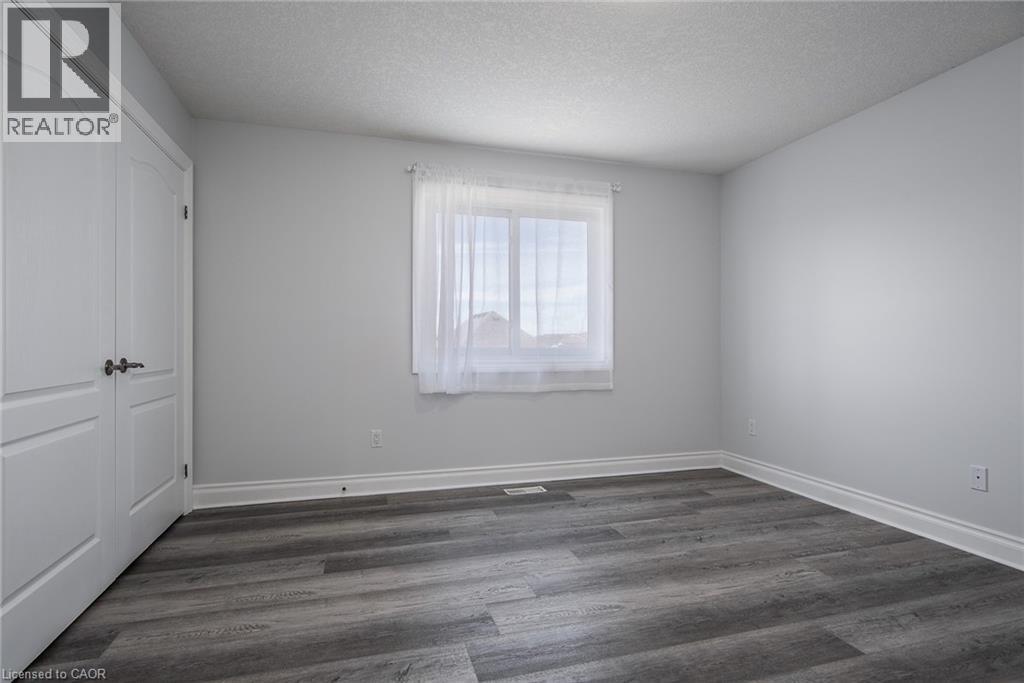 Photo 36 of 35 Yarrow Court, Kitchener ON