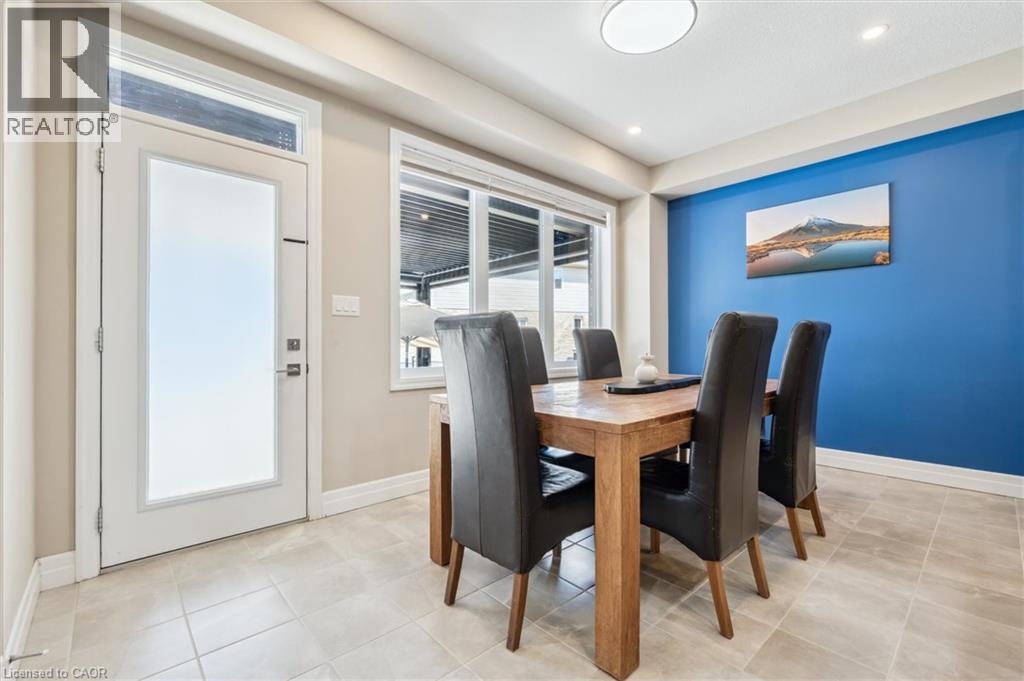 Photo 14 of 151 Mountain Holly Court, Waterloo ON