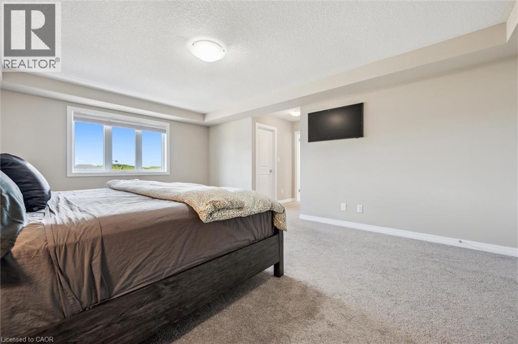 Photo 8 of 151 Mountain Holly Court, Waterloo ON