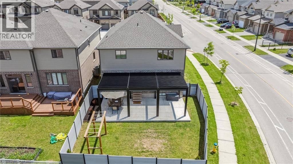 Photo 6 of 151 Mountain Holly Court, Waterloo ON