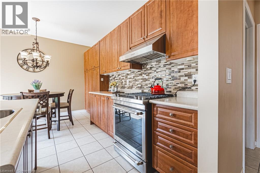 Photo 43 of 636 Serafini Crescent, Milton ON