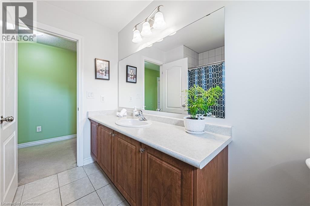 Photo 33 of 636 Serafini Crescent, Milton ON