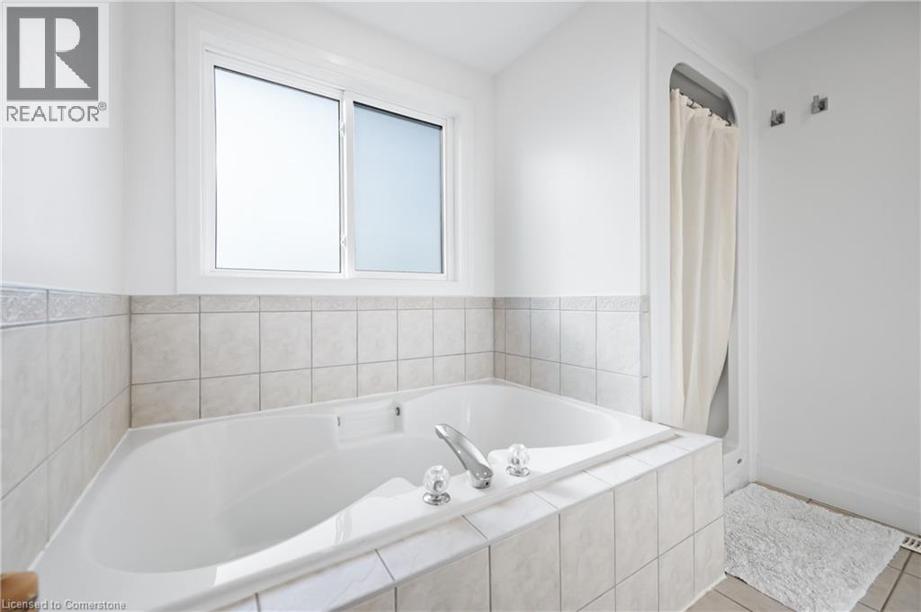 Photo 2 of 173 Hawkins Drive, Cambridge ON