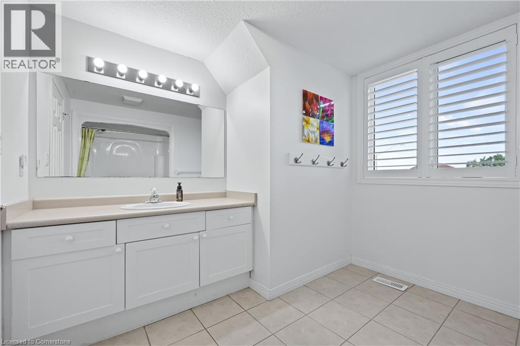 Photo 8 of 173 Hawkins Drive, Cambridge ON