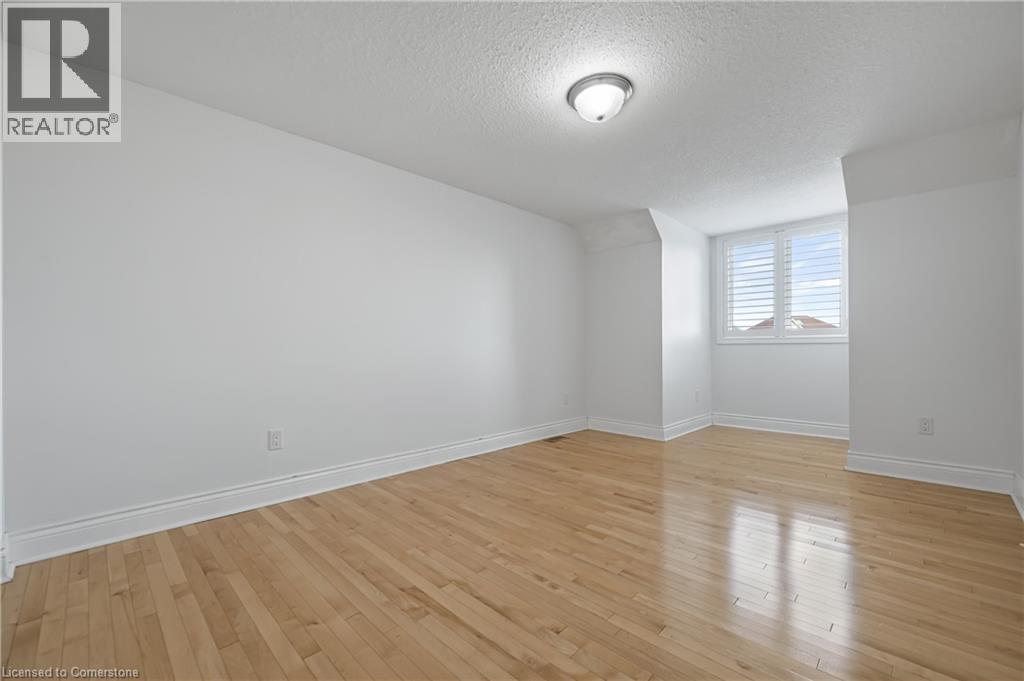 Photo 3 of 173 Hawkins Drive, Cambridge ON