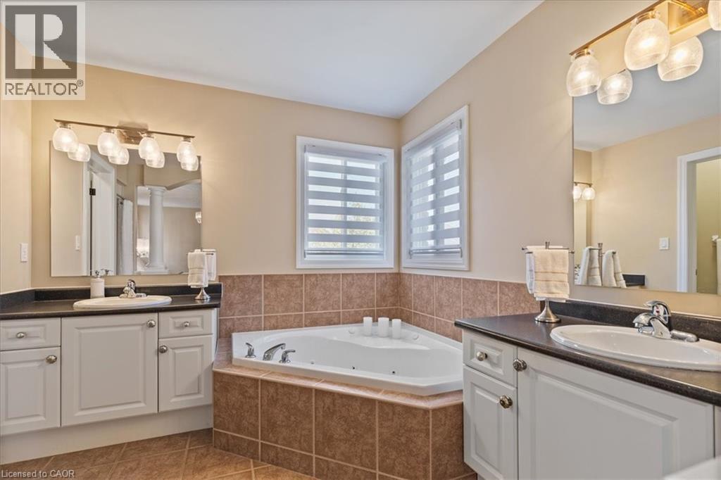 Photo 15 of 118 Banffshire Street, Kitchener ON