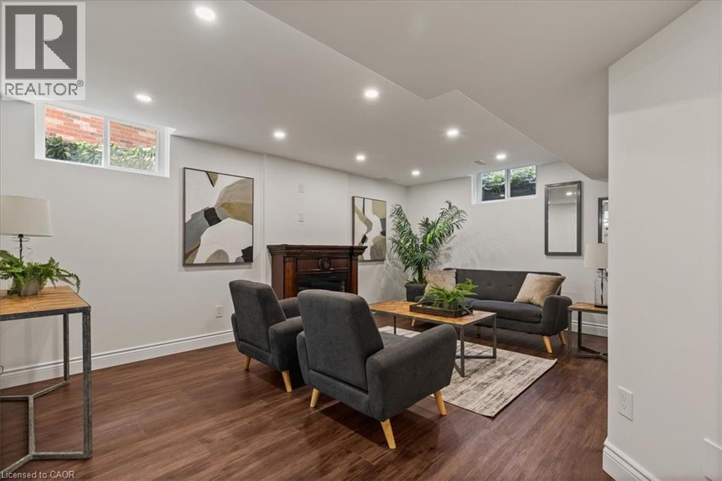 Photo 20 of 118 Banffshire Street, Kitchener ON