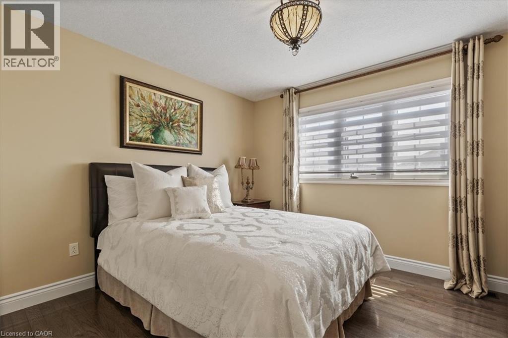 Photo 24 of 118 Banffshire Street, Kitchener ON