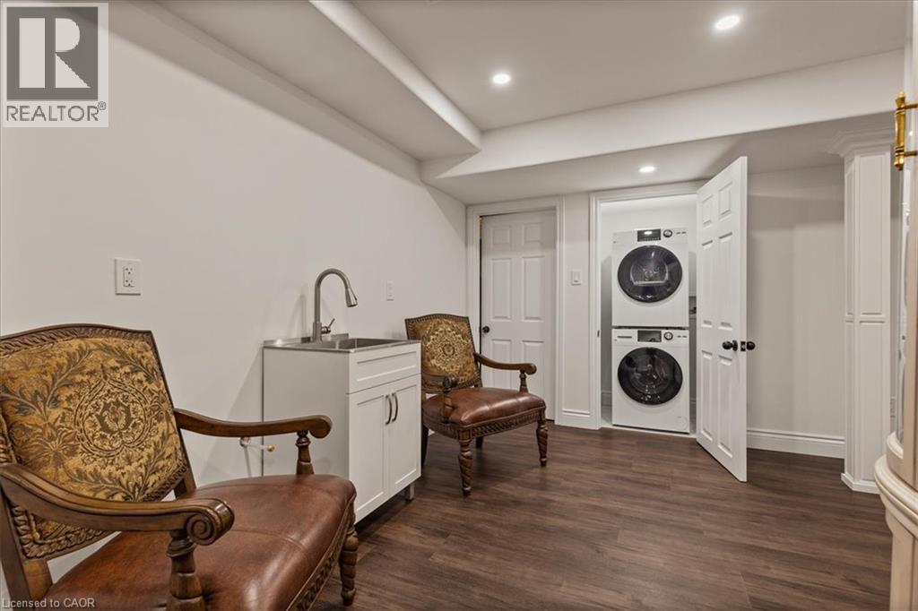 Photo 32 of 118 Banffshire Street, Kitchener ON