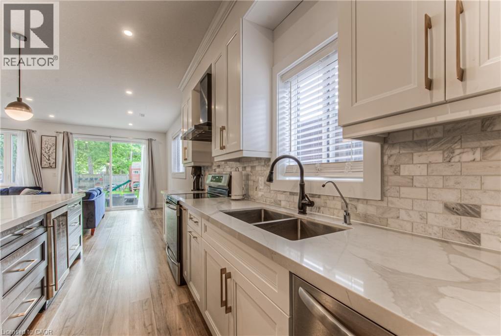 Photo 24 of 81 Fifth Avenue, Kitchener ON