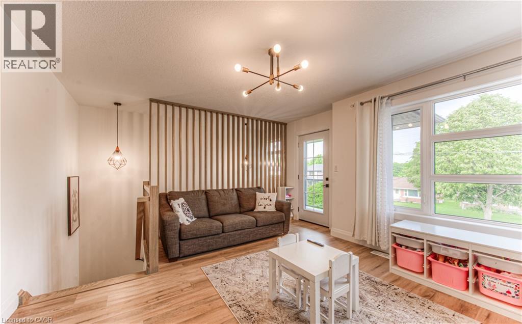 Photo 31 of 81 Fifth Avenue, Kitchener ON